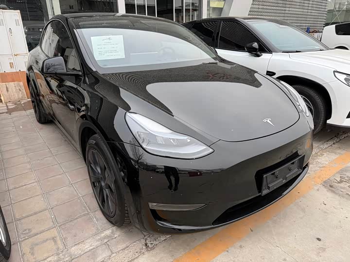 Фото 3 - Tesla Model Y