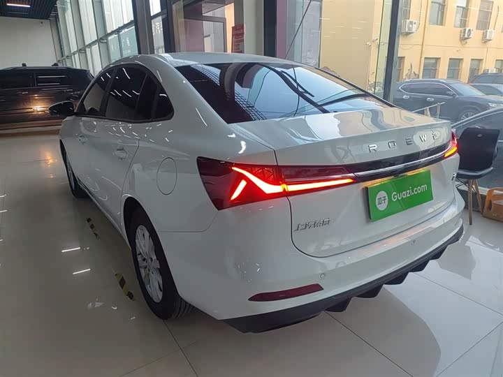 Фото 5 - Roewe i5