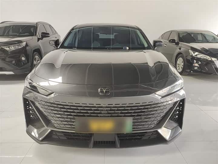 Фото 3 - Changan UNI-V Hybrid