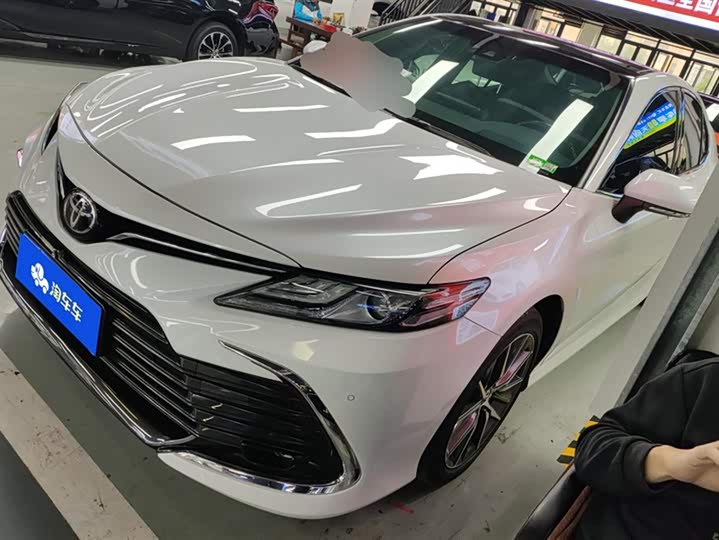 Фото 1 - Toyota Camry