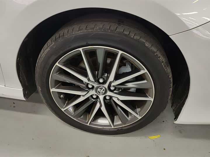 Фото 6 - Toyota Camry