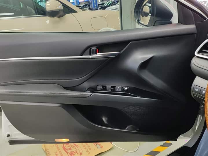 Фото 7 - Toyota Camry