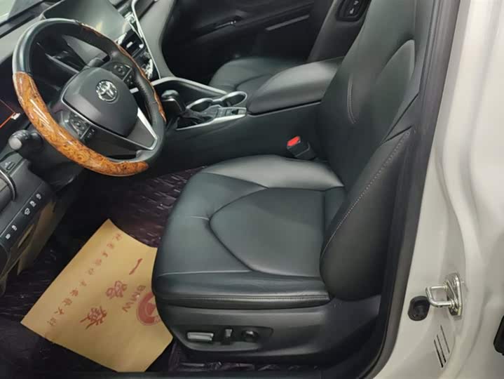 Фото 9 - Toyota Camry