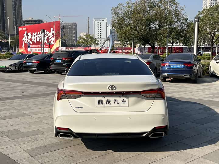 Фото 4 - Toyota Avalon