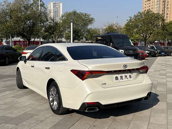 Фото 8 - Toyota Avalon