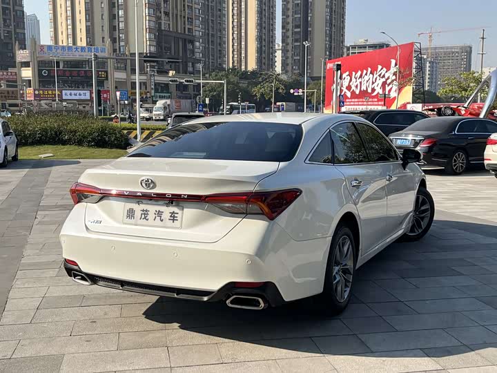 Фото 9 - Toyota Avalon