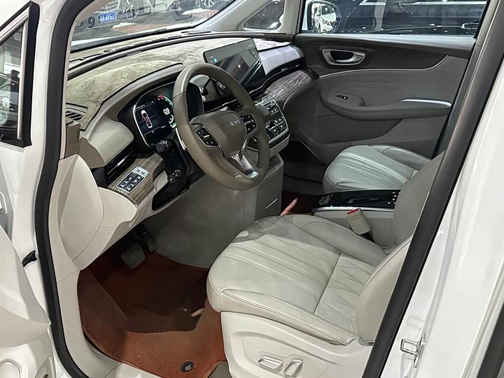 Фото 5 - Roewe iMax 8