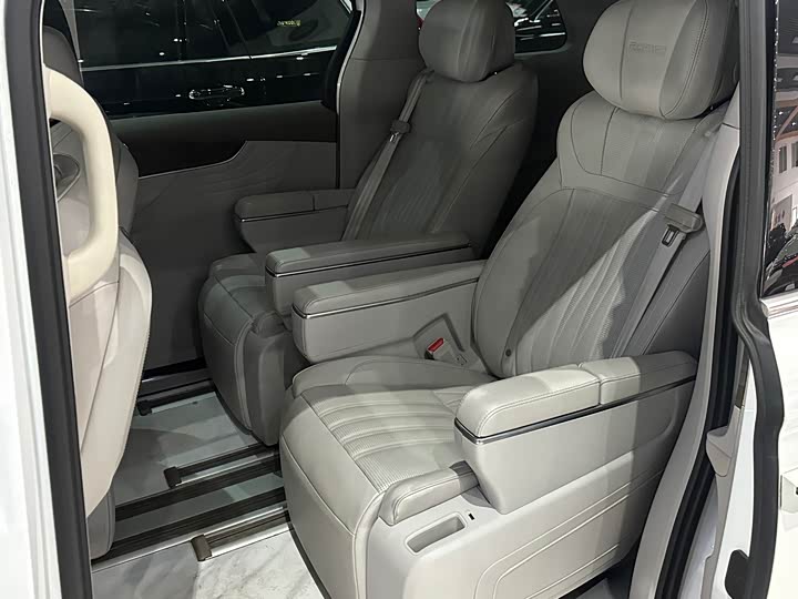 Фото 6 - Roewe iMax 8