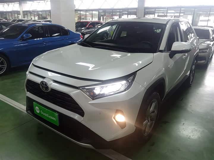 Фото 2 - Toyota RAV4