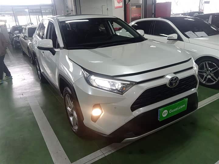 Фото 4 - Toyota RAV4