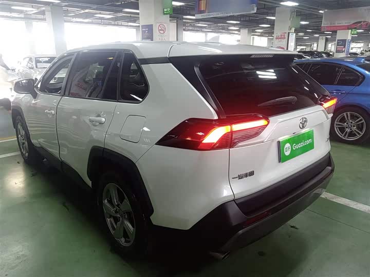 Фото 5 - Toyota RAV4