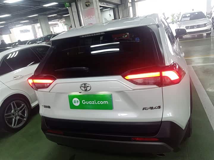 Фото 6 - Toyota RAV4