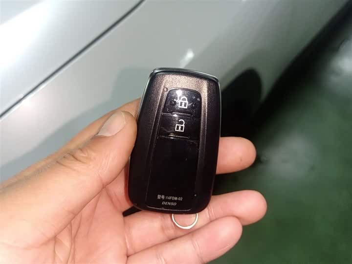 Фото 9 - Toyota RAV4