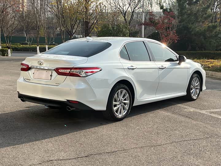 Фото 6 - Toyota Camry