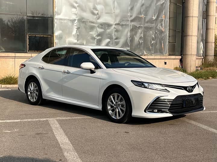 Фото 8 - Toyota Camry