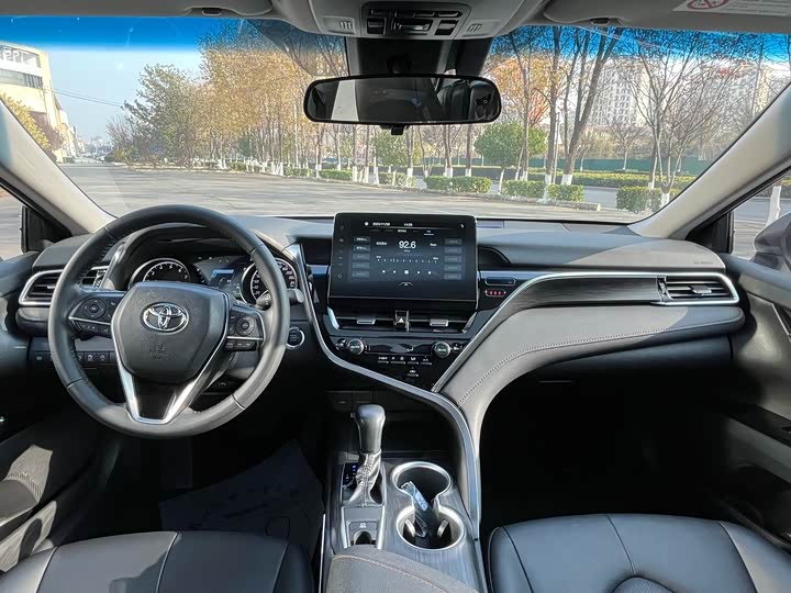 Фото 9 - Toyota Camry