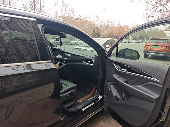 Фото 8 - Buick Enclave