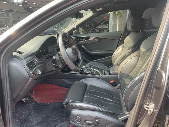 Фото 6 - Audi A4L