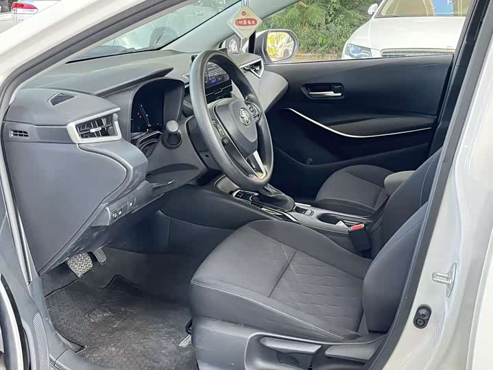 Фото 3 - Toyota Corolla