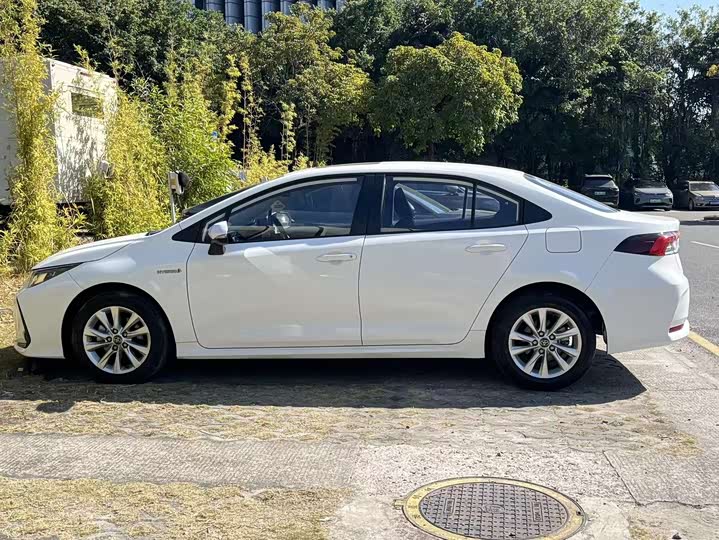 Фото 4 - Toyota Corolla