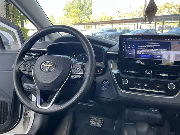 Фото 7 - Toyota Corolla