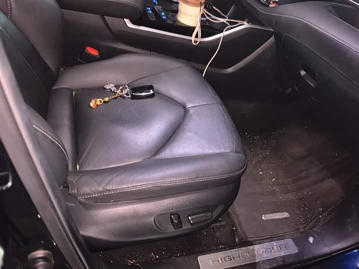 Фото 8 - Toyota Highlander