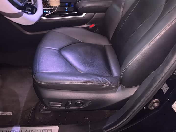 Фото 9 - Toyota Highlander