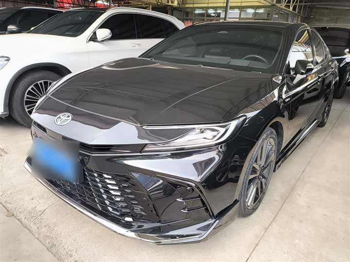 Фото 2 - Toyota Camry