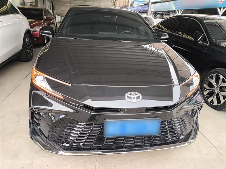 Фото 3 - Toyota Camry