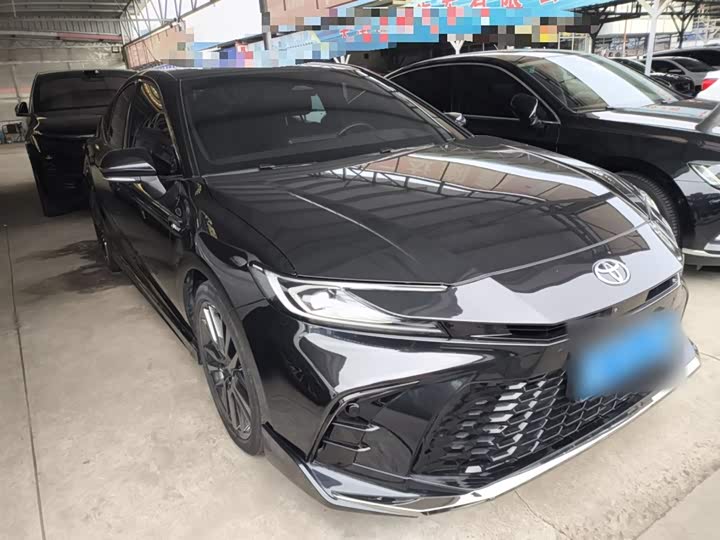 Фото 4 - Toyota Camry