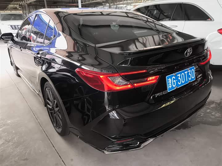 Фото 5 - Toyota Camry