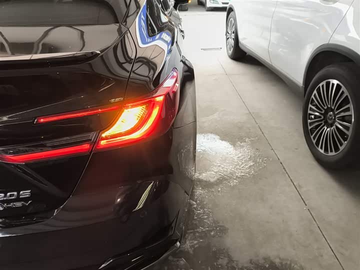 Фото 8 - Toyota Camry