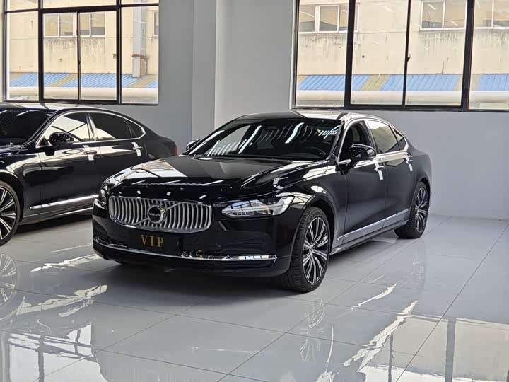 Фото 1 - Volvo S90