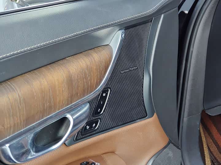 Фото 4 - Volvo S90