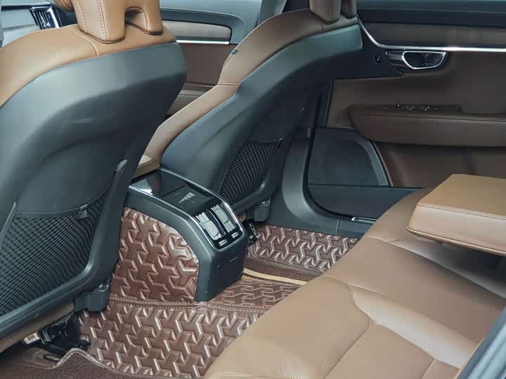 Фото 5 - Volvo S90