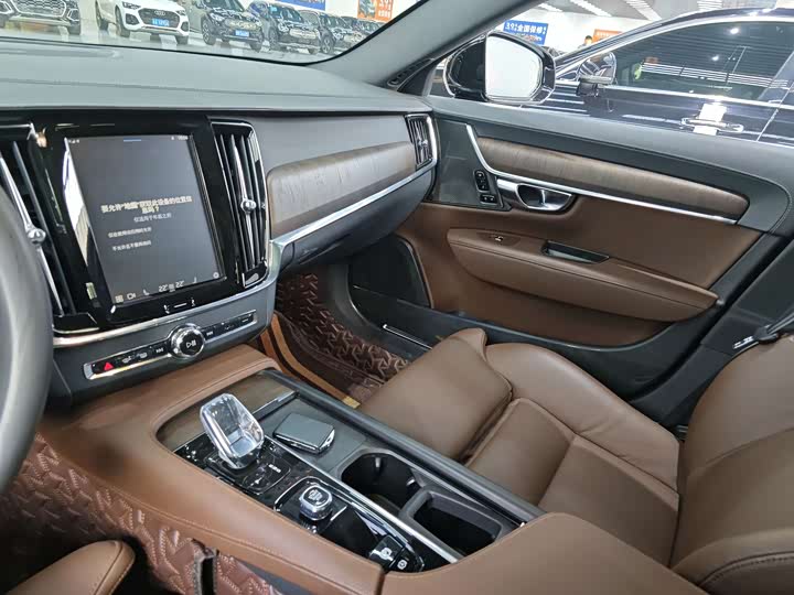 Фото 7 - Volvo S90