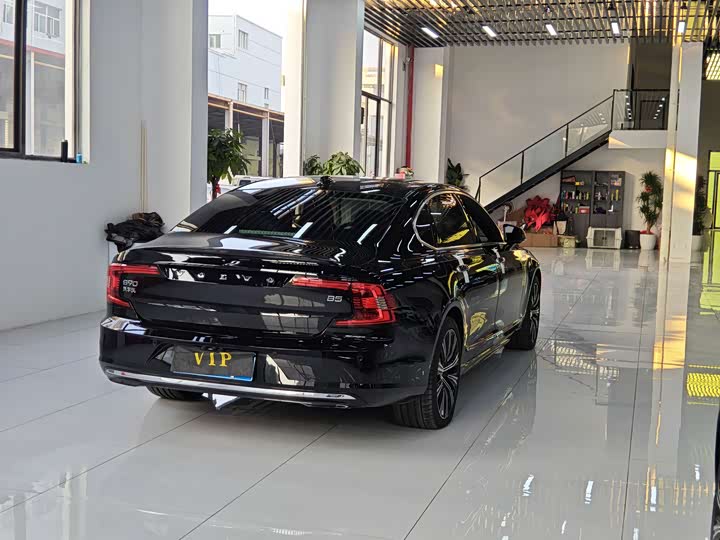 Фото 9 - Volvo S90