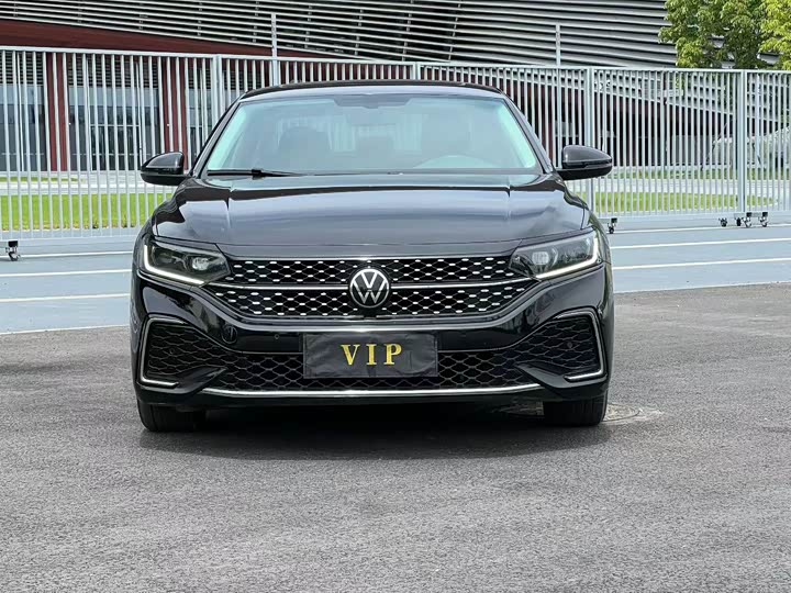 Фото 1 - Volkswagen Passat