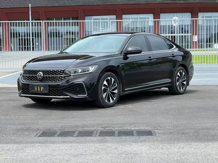 Фото 2 - Volkswagen Passat