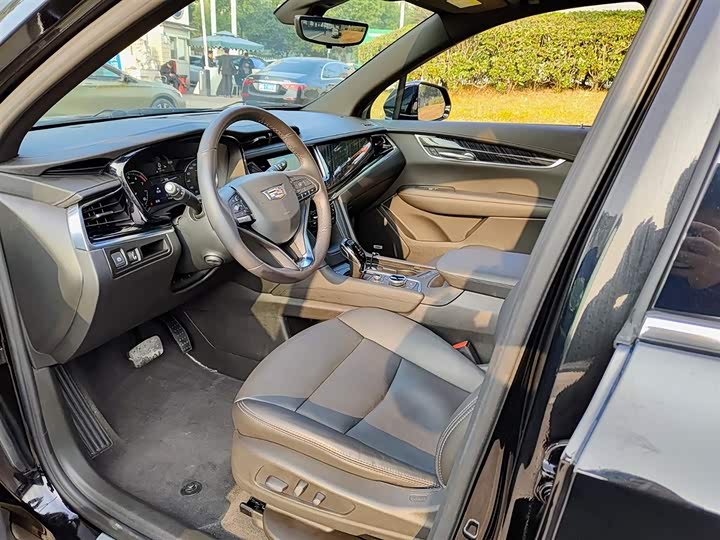 Фото 7 - Cadillac XT6