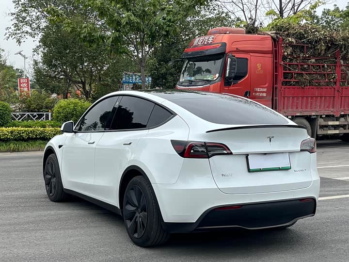 Фото 6 - Tesla Model Y