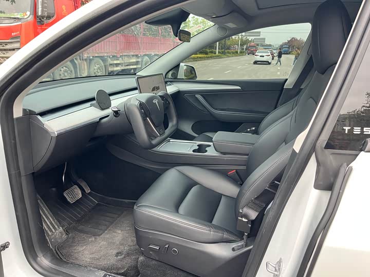 Фото 8 - Tesla Model Y