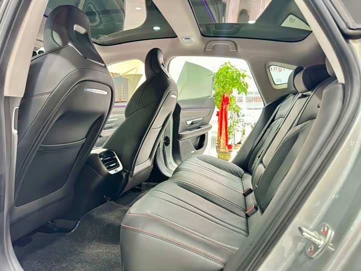 Фото 6 - XPeng P7