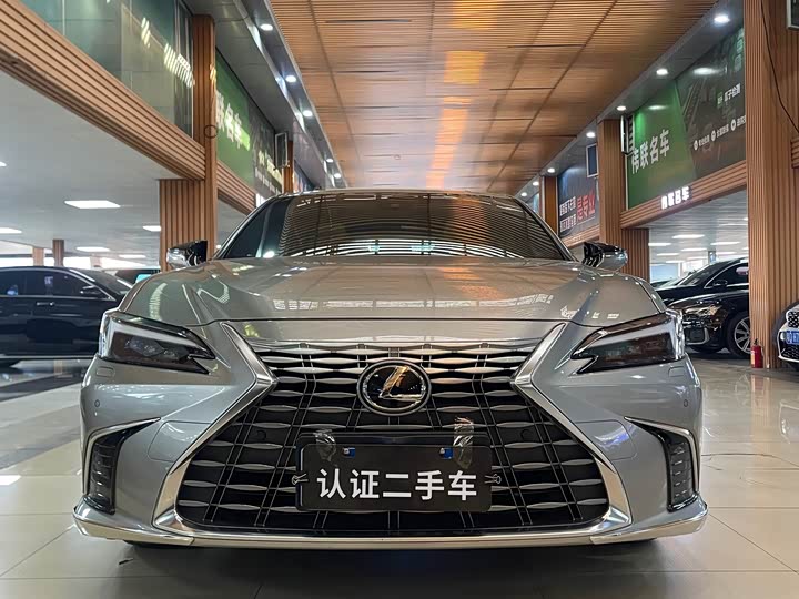 Фото 2 - Lexus ES