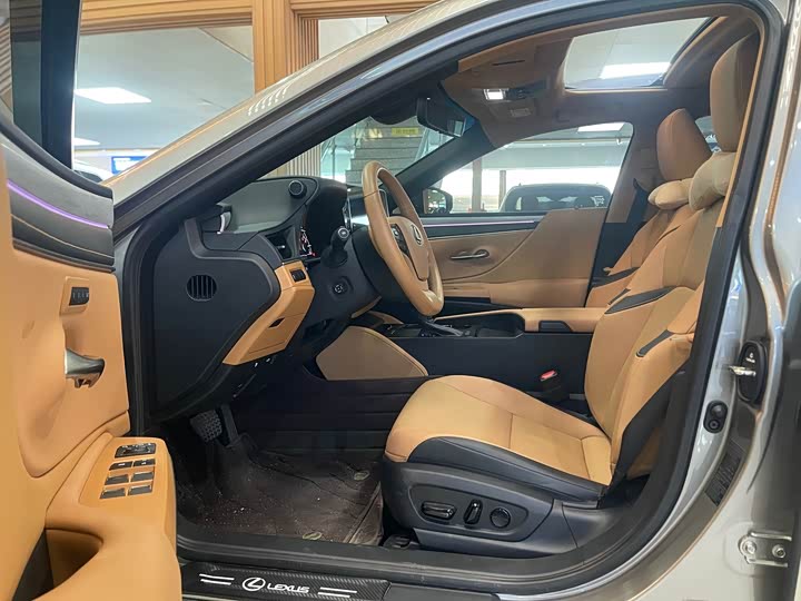 Фото 5 - Lexus ES