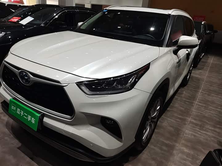 Фото 1 - Toyota Highlander