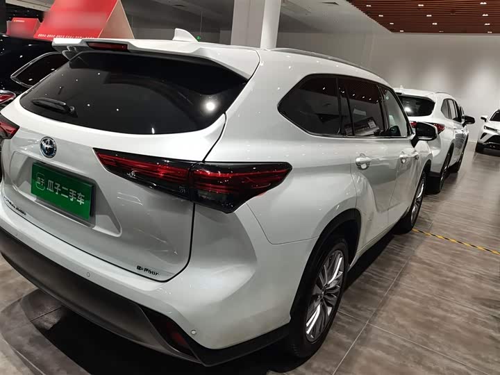 Фото 7 - Toyota Highlander