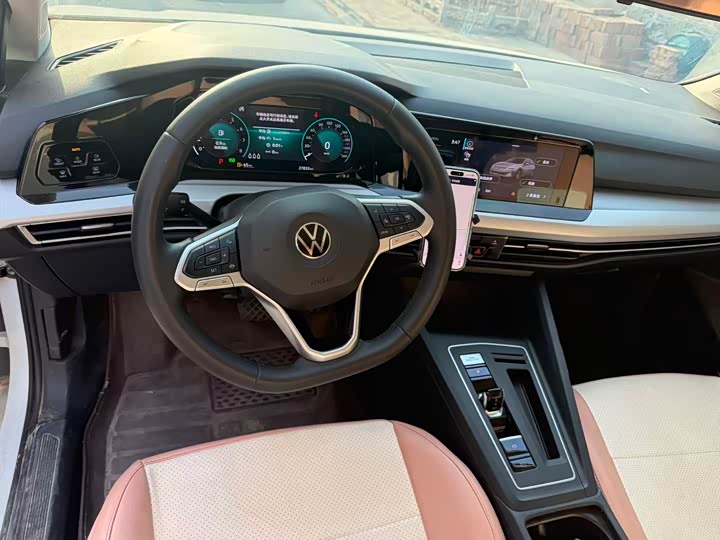 Фото 5 - Volkswagen Golf