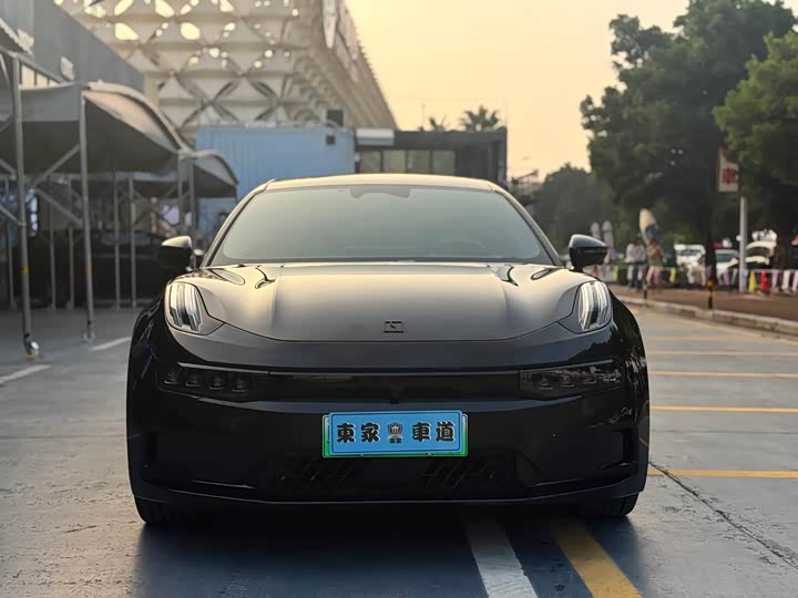 Фото 2 - Zeekr 001