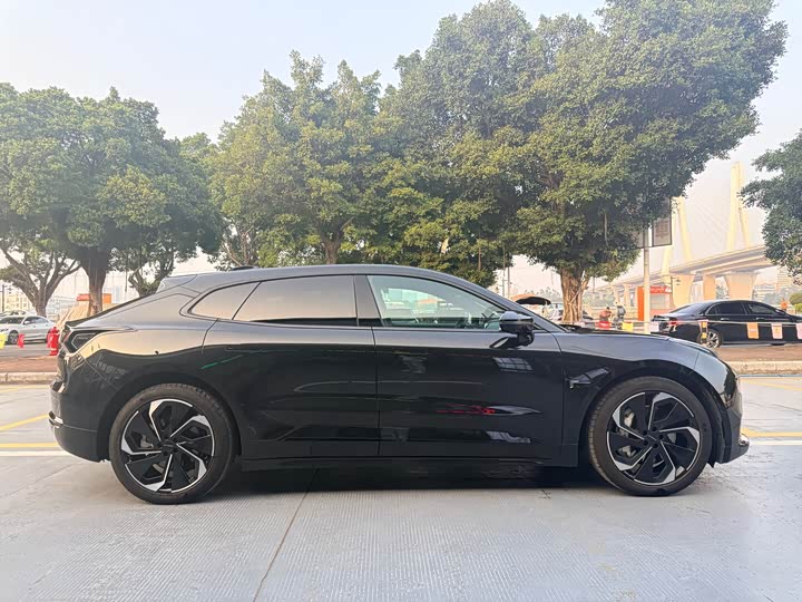 Фото 4 - Zeekr 001